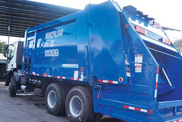 Tracto camiones con plataforma residuos No peligrosos y Peligrosos